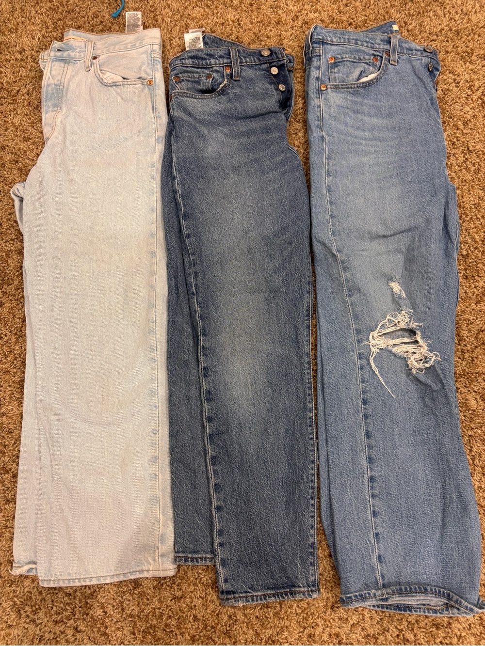 LOT OF LEVIS JEANS. 3 pairs of jeans. Size 28,29,30